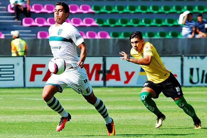 Marco Argüelles por la banda derecha mandó centro