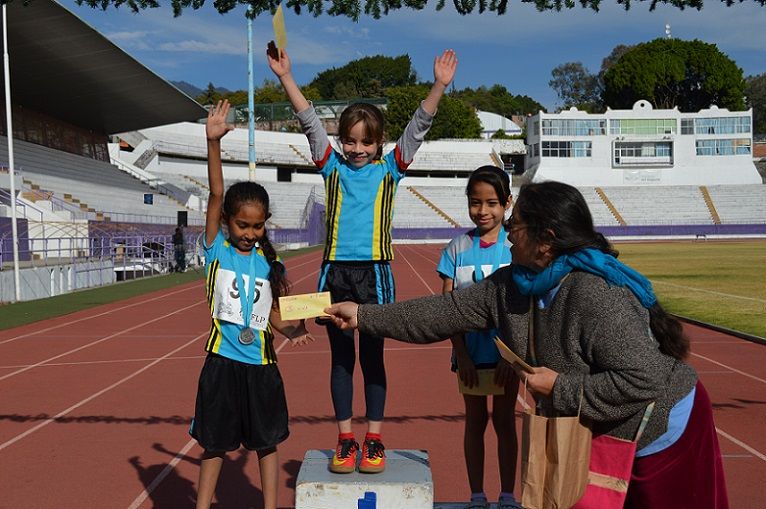 En la categoría de los 7-9 años 50 metros la ganadora fue Kamila y le siguió Yusely