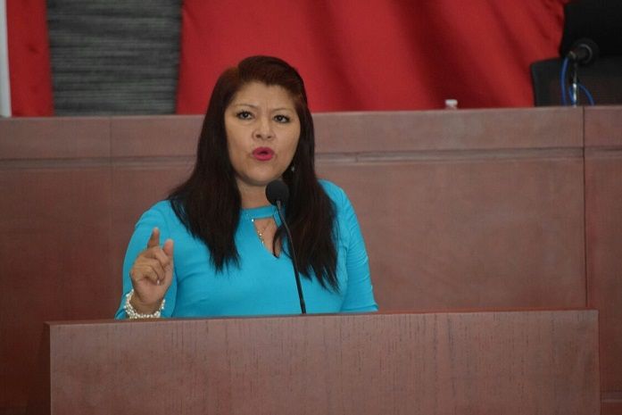 Durante la sesión ordinaria de este día, la diputada Edith Beltrán Carrillo subió a tribuna para presentar el punto de acuerdo donde también subraya que “se investigue y se dé con los responsables de los ataques sufridos la madrugada del día domingo 25 de este mes, en las instalaciones del Partido Nueva Alianza en Morelos