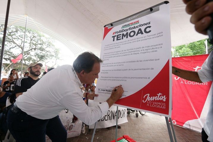 Recibió el apoyo de las comunidades y el reconocimiento de sus vecinos, por su labor como servidor público y advirtió: “Nosotros los priistas, no seremos candidatos de voto y olvido. Regresaremos a cumplir nuestros los compromisos que hoy firmaremos y que realizaremos con ustedes”