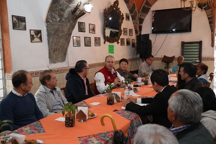 El candidato a la gubernatura morelense por la dupla electoral PRD-PSD, Rodrigo Gayosso Cepeda, comprometió la implementación conjunta de una estrategia para combatir el comercio ambulante en el Centro Histórico de Cuernavaca, crear una policía especial para la atención de turistas e impulsar el desarrollo económico y cultural de la zona