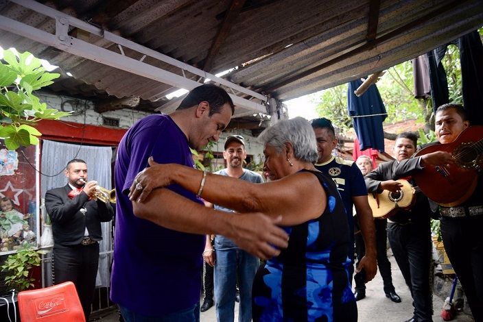 Aseveró que la coalición PT-MORENA-PES está más fuerte que nunca y cada vez más personas lo apoyan porque quieren un cambio verdadero, quieren salir de la pobreza y él pondrá todo su empeño porque así sea