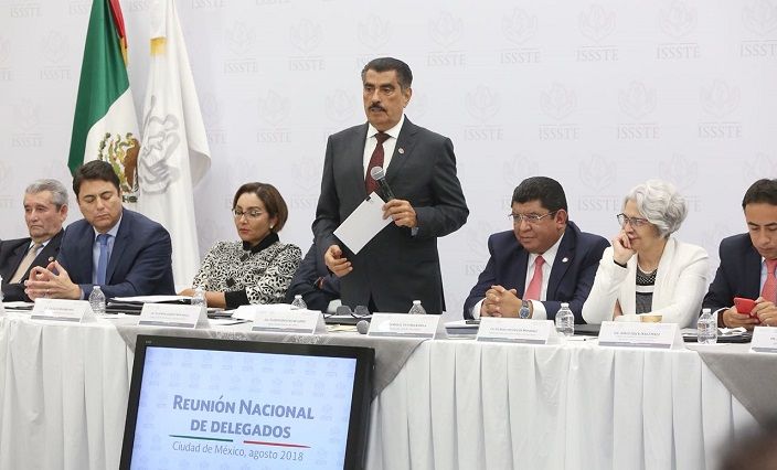 En presencia del Presidente del CEN del SNTISSSTE, Luis Miguel Victoria Ranfla, los titulares de áreas centrales, los 35 delegados del Instituto, así como de los directores de Hospitales Generales y Regionales de la Zona Centro, el titular del Instituto aseguró que realizarán una entrega transparente, legal y abierta para una transición pacífica