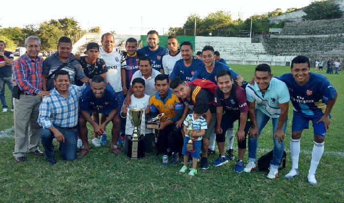 En la premiación estuvieron presentes Jorge Schiaffino Pérez, delegado del ISSSTE en Morelos, y Moctezuma Serrato Salinas, director del Instituto del Deporte de Cuernavaca, quienes se encargaron de entregar los premios correspondientes, así como a los que se hicieron merecedores a los reconocimientos individuales