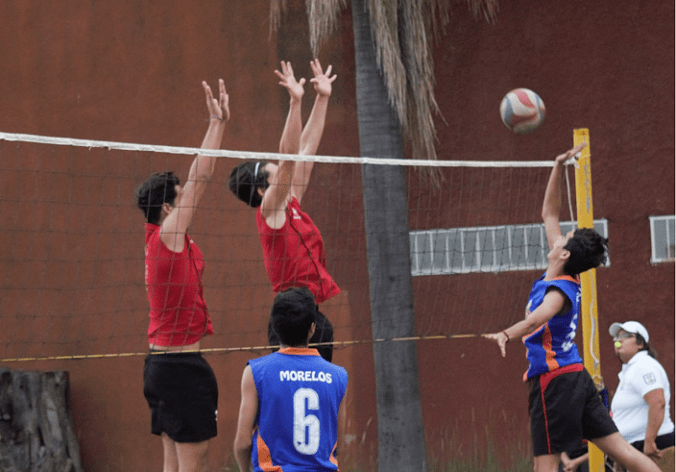 En la categoría preparatoria femenil la sexteta del CUAM Azul consiguió dos triunfos que le sirvieron para llegar al segundo puesto, en dos sets venció a Revo “A” y a Panteras, sin embargo, cayó ante La Salle en tres sets y este triunfo les sirvió a las Lasallistas para irse a la cima de la clasificación