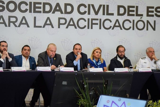 “Aquí ya no hay partidos políticos, lo que importa es la sociedad. Hoy tenemos una gran oportunidad de hacer de Morelos uno de los mejores estados”; la tarea se va a cumplir con la unidad de todos los sectores sociales y el trabajo conjunto con las autoridades, señaló en este encuentro, que se registró a casi cuatro meses de haber asumido el cargo de gobernador