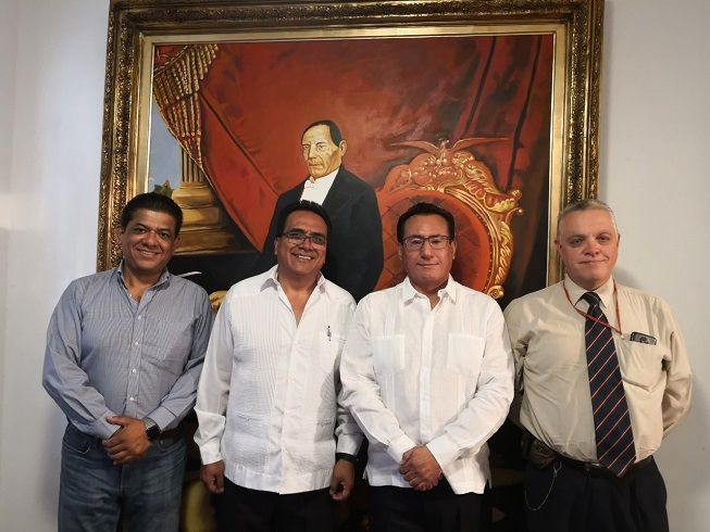 El Fiscal Anticorrupción se congratuló que el Comité Ciudadano pronto sea una realidad en Morelos para trabajar de la mano a favor de la transparencia y la rendición de cuentas, así se lo expresó a Roberto Coranguez, Edgar López Betanzos y José Antonio Frías Neve, quienes celebraron las puertas abiertas con las que los recibió Juan Salazar Núñez, así como el diálogo enriquecedor sobre la prevención, vigilancia y combate a la corrupción