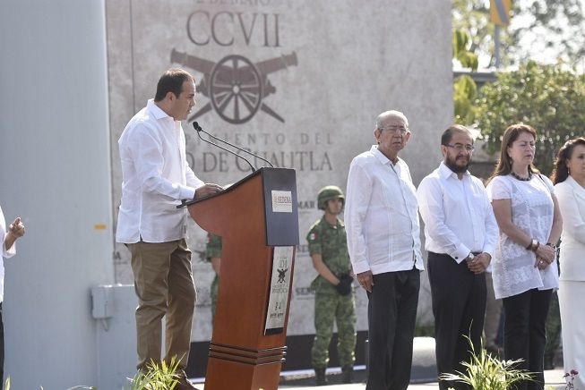 Exhortó a dejar atrás cualquier tipo de confrontaciones, ya que en México no hay paso para quienes buscan frenar el cambio, criticando sin bases y en defensa de sus intereses personales; "somos más los que queremos el bienestar de nuestra gente"