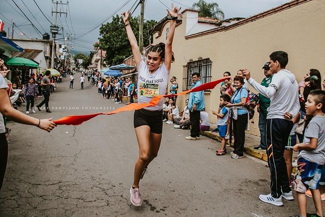 La carrera contó con la organización y coordinación del profesor Ernesto Espinosa, donde los triunfadores en las categorías libre de la rama varonil y femenil fueron Gerardo Vega y Micaela Rayo Reyes, quienes durante los más de 8 kilómetros dominaron la competencia, sobre todo en la recta final en la que apretaron el acelerador para llevarse los máximos honores