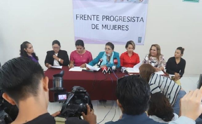 Blanca Nieves Sánchez Arano, Keila Selene Figueroa Evaristo, Tania Valentina Rodríguez Ruíz, Naida Josefina Díaz Roca, Erika García Zaragoza, Maricela Jiménez Armendáriz y Rosalinda Rodríguez Tinoco son las integrantes de dicho frente, que en número representan la tercera parte de quienes integran de la Cámara de Diputados