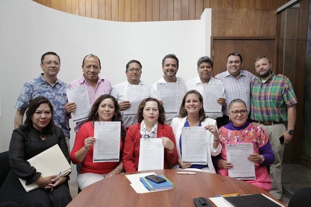 Luego de varias mesas de negociación con la Secretaría de Administración, se acordó el 3 por ciento de aumento al salario para los más de mil 600 trabajadores sindicalizados, además recibirán los vales de despensa, prestaciones y bonos que se dejaron de percibir desde el 2016