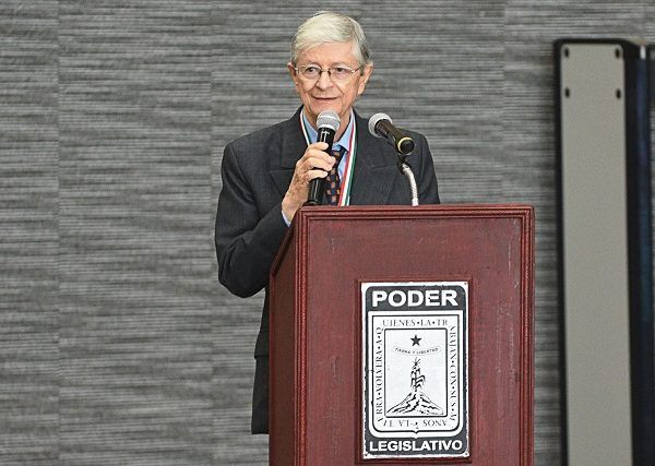 El galardonado agradeció a la vida y a sus homólogos por el premio recibido y manifestó enfático que “todo médico cuando se levanta, sólo piensa en hacer el bien a sus semejantes. Y yo espero seguir haciéndolo en tanto me lo permitan mis facultades mentales”