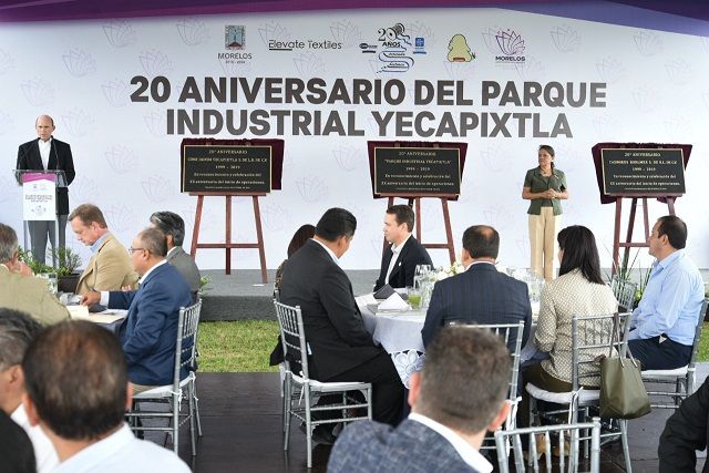 Acompañado de la secretaria de Desarrollo Económico y del Trabajo, Cecilia Rodríguez González, el mandatario acudió a la celebración del 20 aniversario de inicio de operaciones del Parque Industrial Yecapixtla