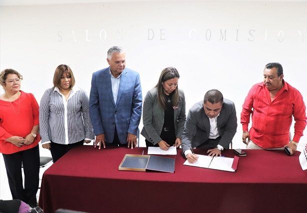 El presidente del Poder Legislativo desatacó que si bien la rendición de cuentas es una obligación de quienes estamos en el servicio público, “me consta que la mejor rendición de cuentas que hace la diputada es día con día con su trabajo en la calle y de frente a los ciudadanos”