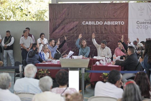 Lo anterior es el resumen del Cabildo Abierto realizado este martes en esta colonia de 10 mil habitantes, aproximadamente, y encabezado por el alcalde, Antonio Villalobos Adán, quien resaltó a lo largo de la docena de intervenciones ciudadanas, la disposición de la gente a trabajar “hombro con hombro con las autoridades para mejorar las condiciones de su colonia”