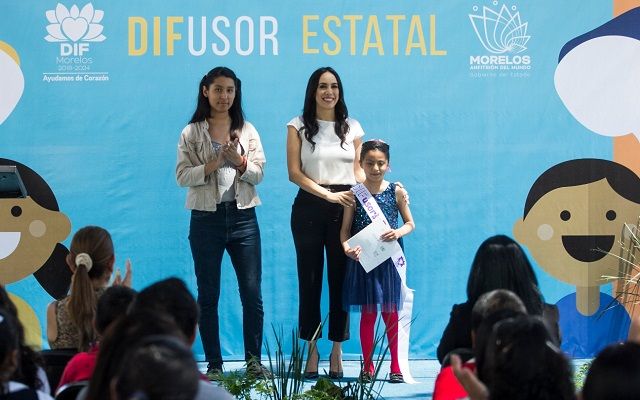 Natália Rezende Moreira, presidenta del DIF Morelos, señaló que el objetivo de esta convocatoria es dar voz a la niñez y adolescencia para que se conviertan en promotores de sus propios derechos, difundir cómo ejercerlos y cómo protegerlos