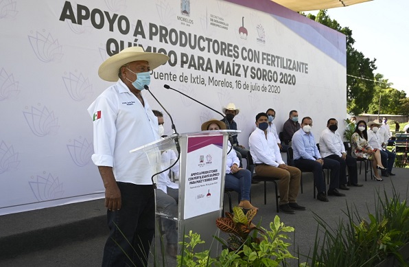 el jefe del Ejecutivo se reunió con campesinos de la región sur-poniente de Morelos, a quienes aseguró: "no están solos, los vamos a apoyar para que juntos salgamos adelante"