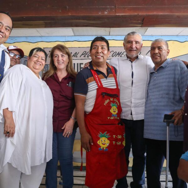 Angélica Jaramillo LOCATARIA DEL ALM compartiendo con Adán Augusto López y Margarita González Saravia